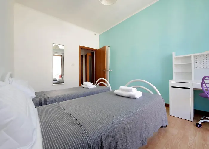 Stazione Trastevere 3br Flat By Flatinrome *