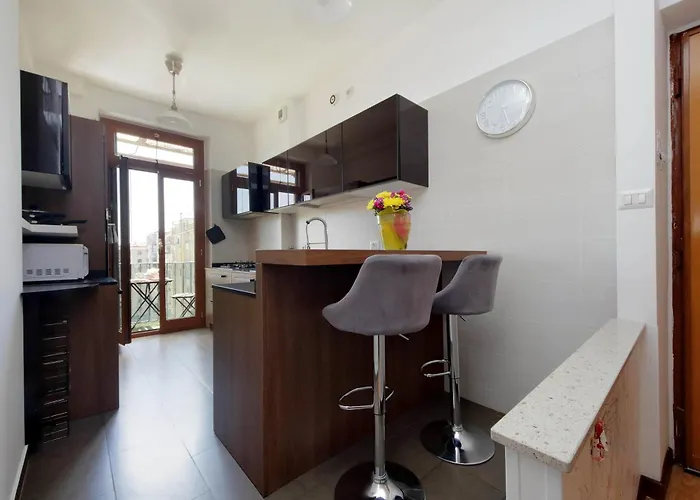 Stazione Trastevere 3br Flat By Flatinrome * Rom