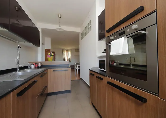 Stazione Trastevere 3br Flat By Flatinrome