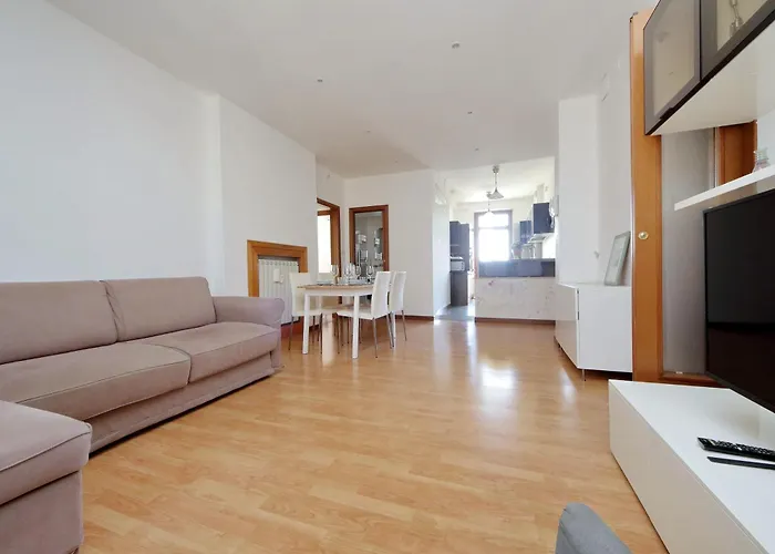 Stazione Trastevere 3br Flat By Flatinrome